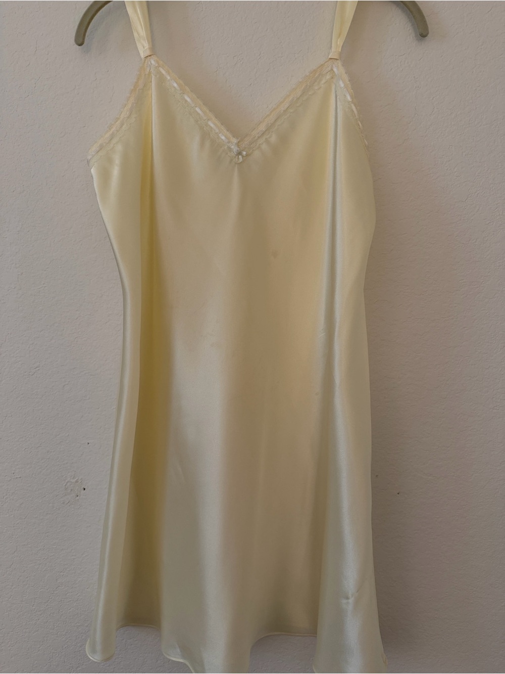 Morgan Taylor Intimates Cream Wrap Robe - Picture 4 of 4